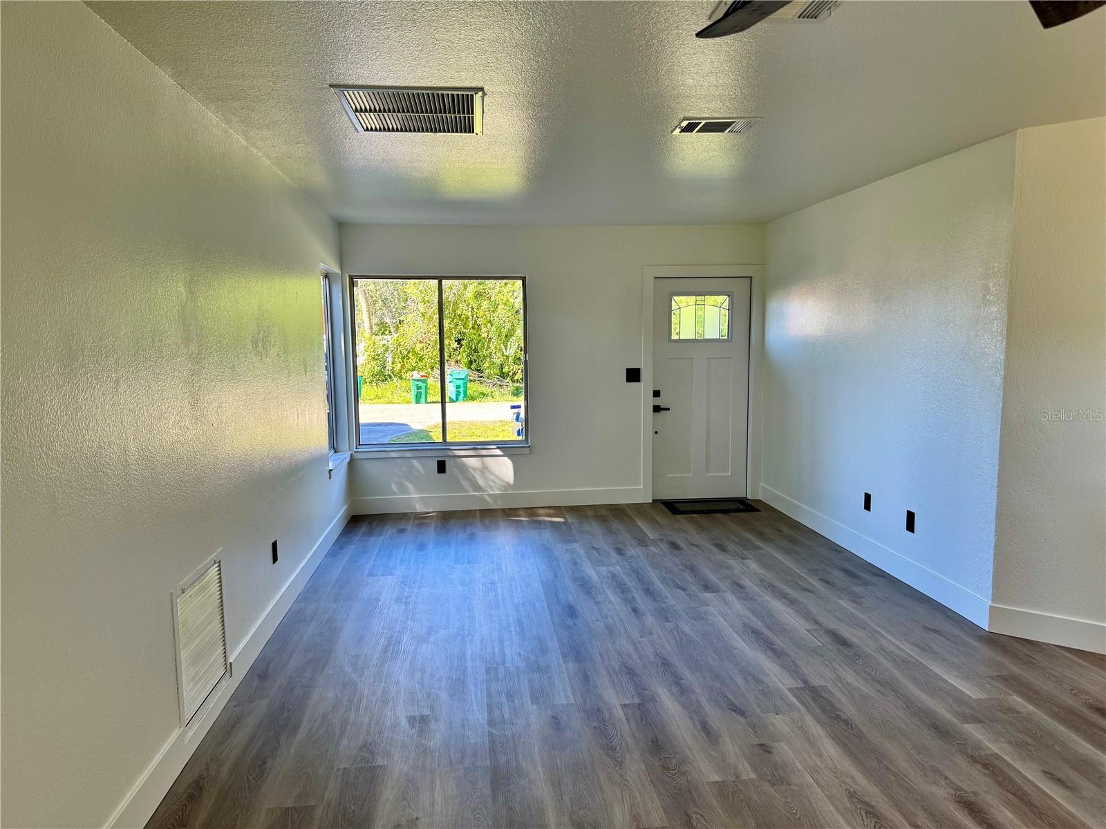 Image 3 of 22 For 325 Capatola St