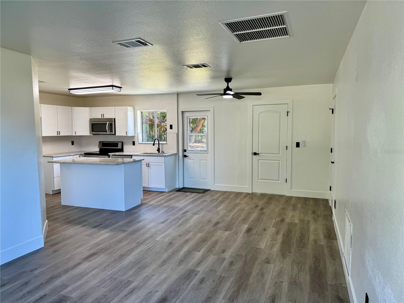 Image 4 of 22 For 325 Capatola St