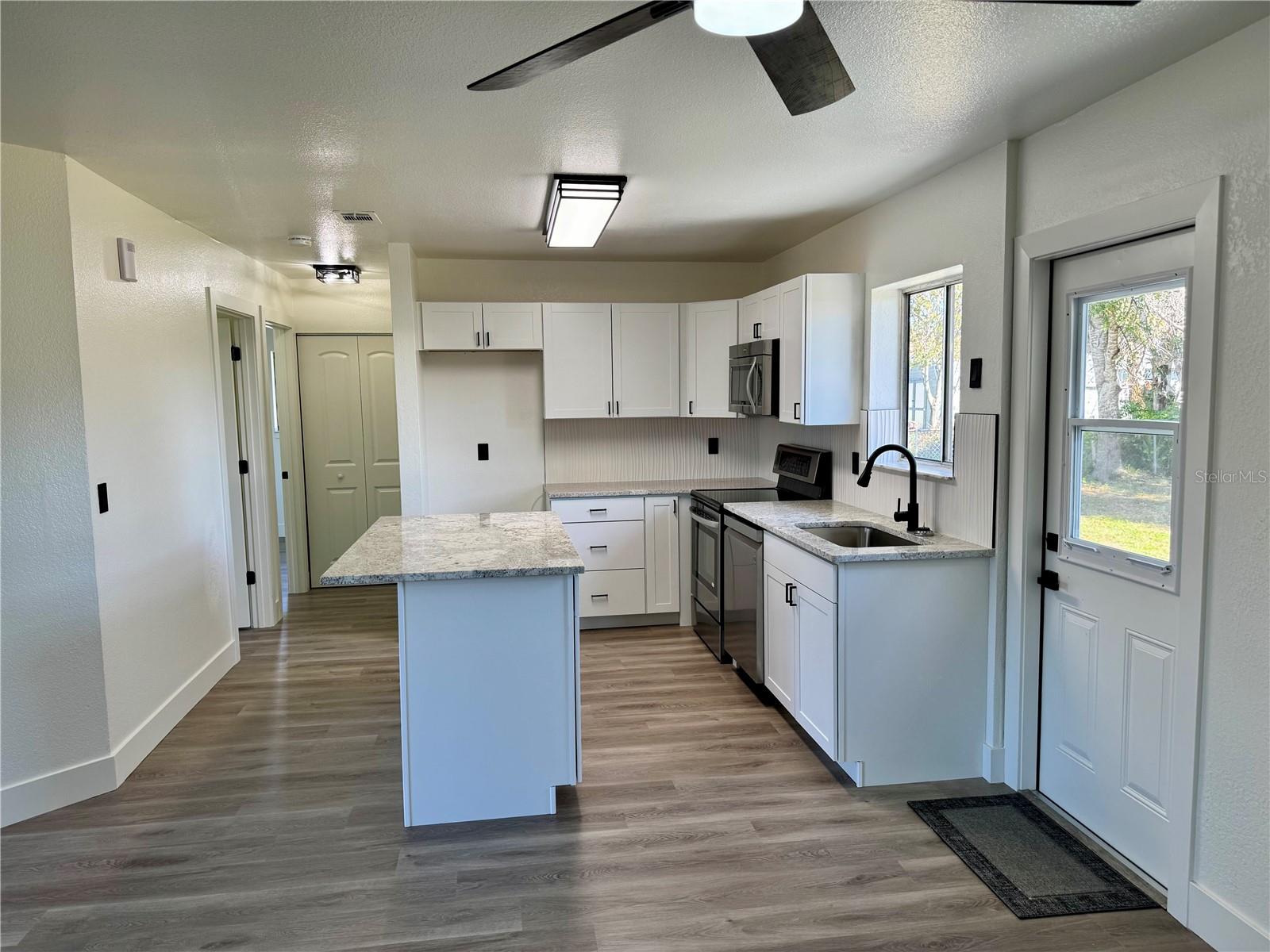 Image 5 of 22 For 325 Capatola St