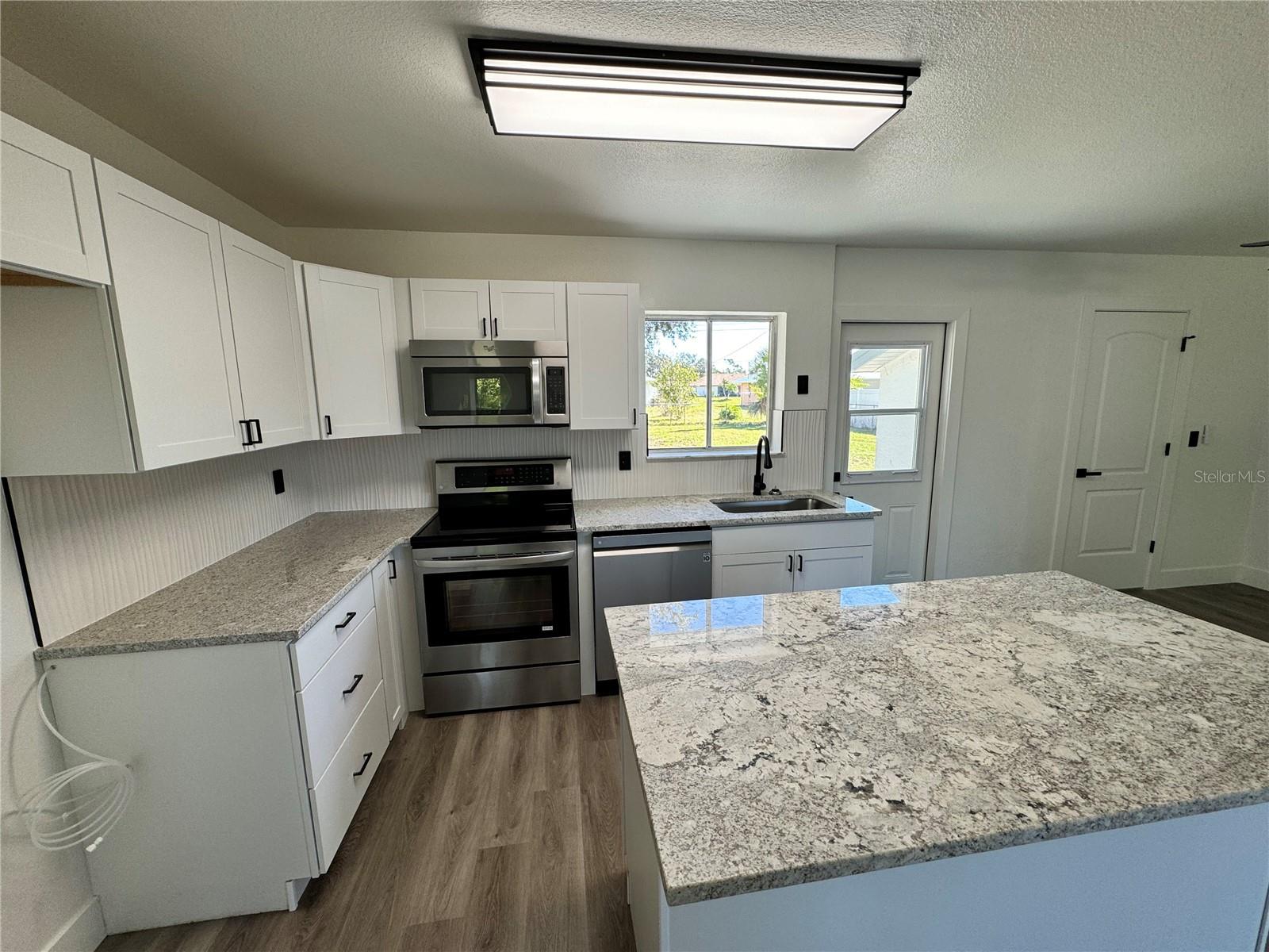 Image 6 of 22 For 325 Capatola St