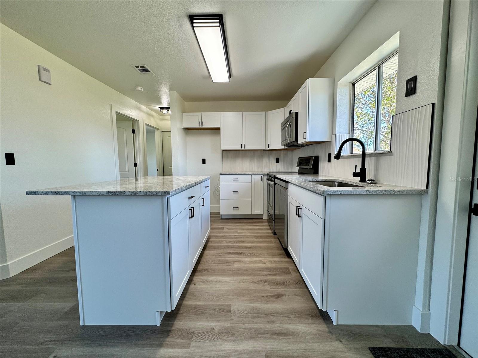 Image 7 of 22 For 325 Capatola St