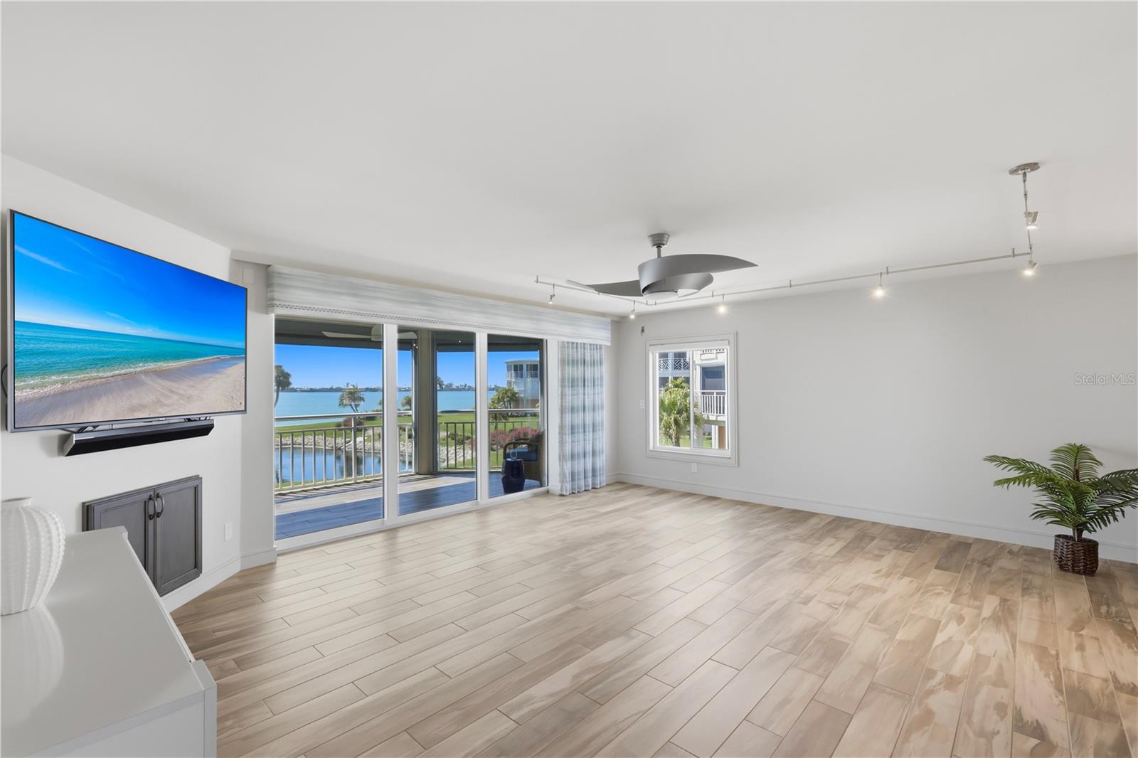 Image 14 of 68 For 11000 Placida Road 2602