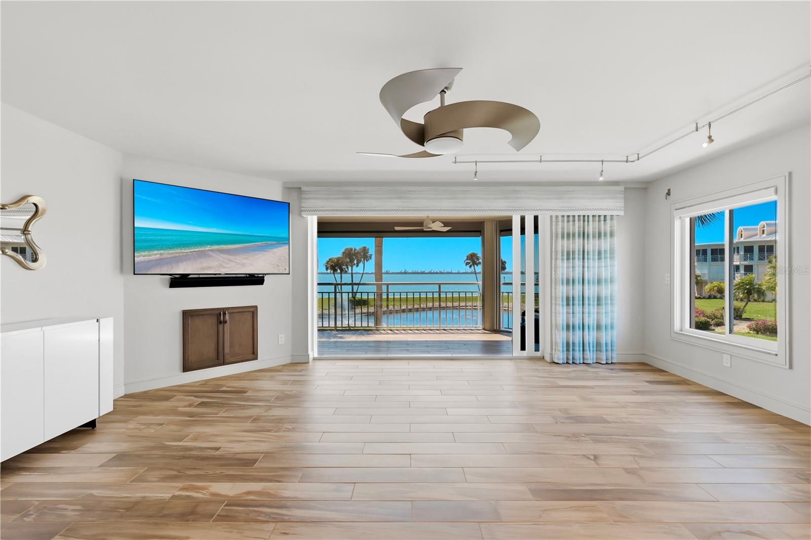 Image 15 of 68 For 11000 Placida Road 2602