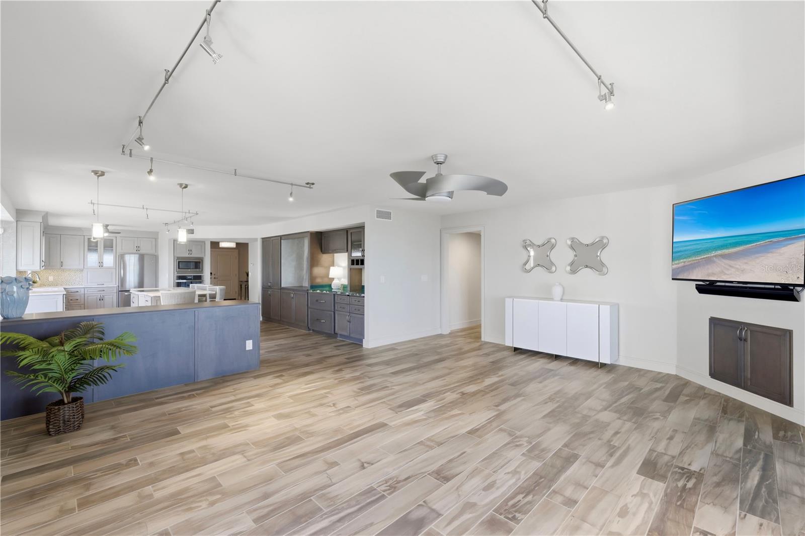 Image 16 of 68 For 11000 Placida Road 2602