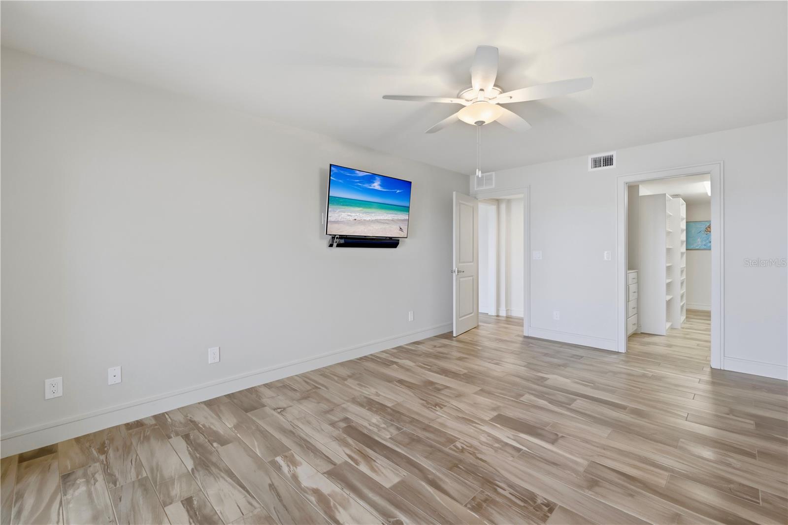 Image 20 of 68 For 11000 Placida Road 2602