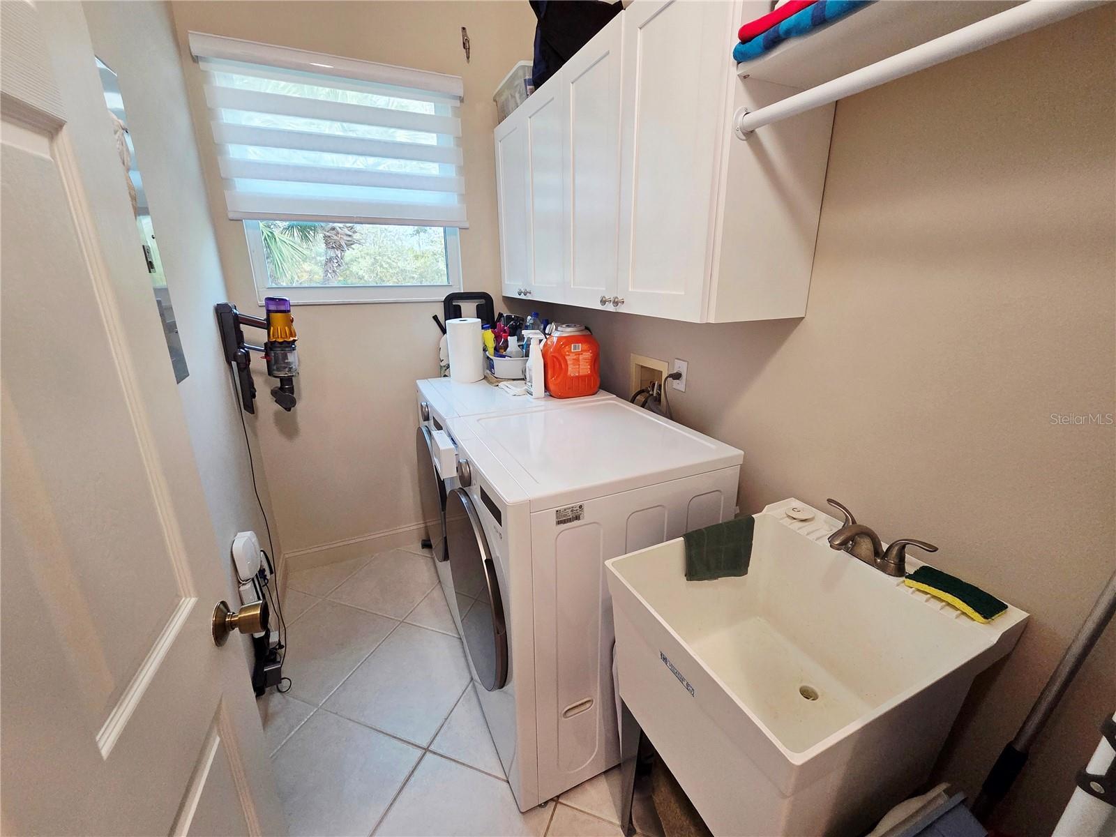 Image 27 of 34 For 6775 Huntington Lakes Circle 202