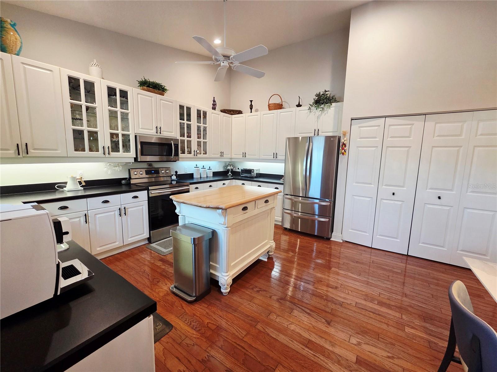 Image 5 of 34 For 6775 Huntington Lakes Circle 202