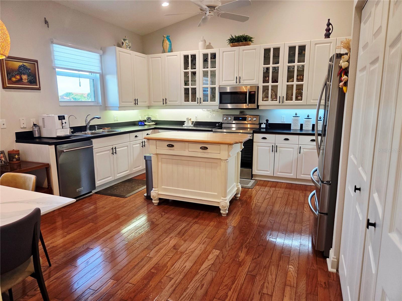 Image 6 of 34 For 6775 Huntington Lakes Circle 202