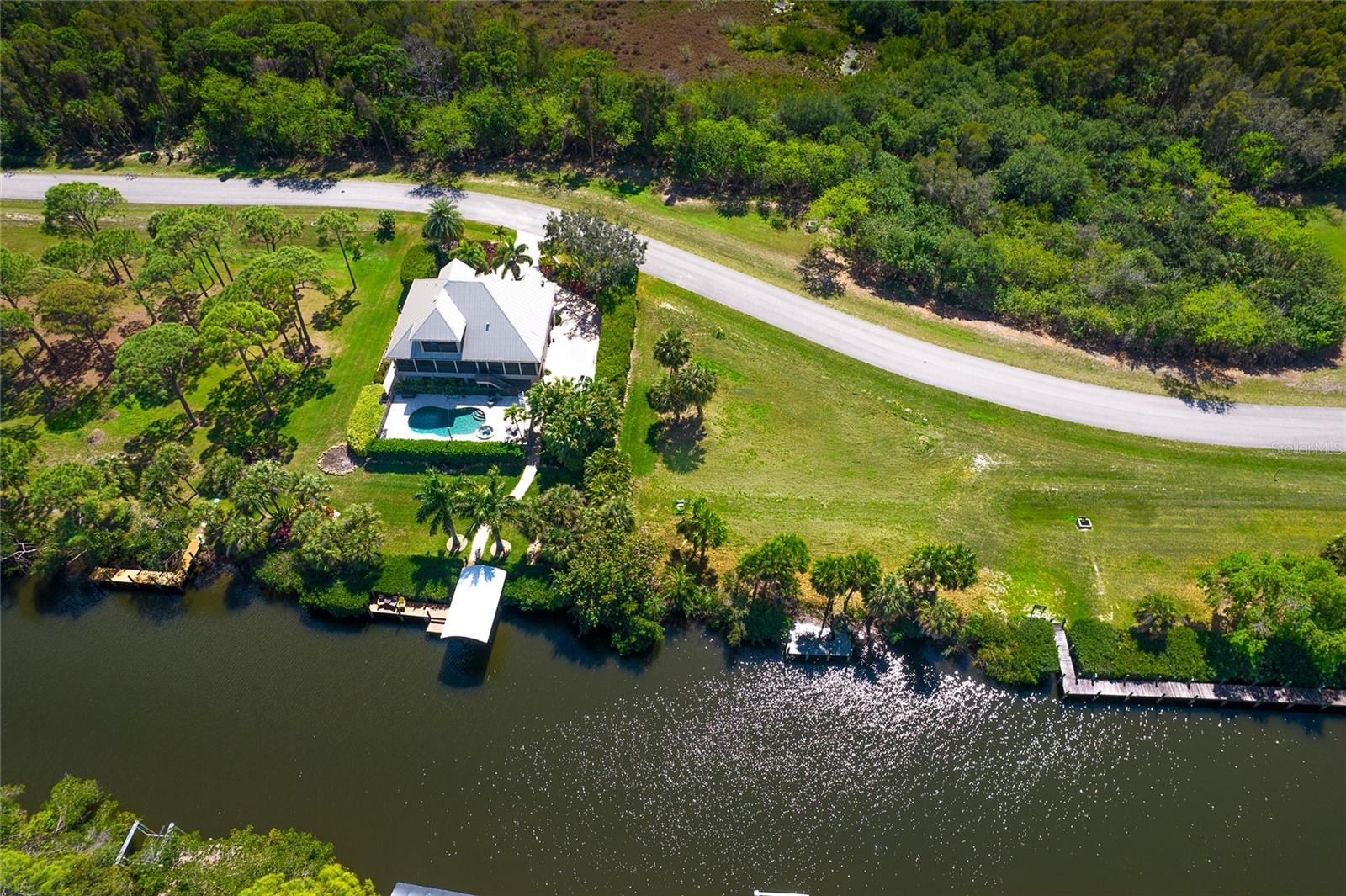 Image 13 of 15 For 10160 Creekside Drive