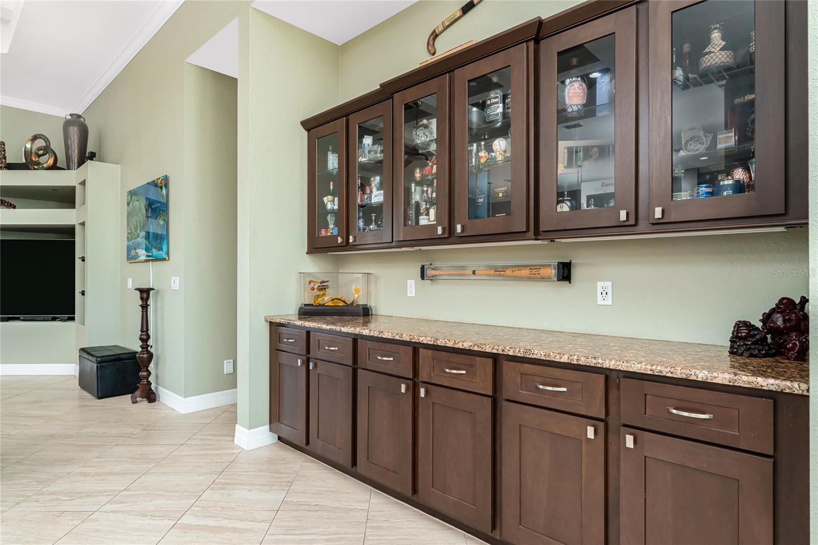 Image 11 of 72 For 174 Rotonda Boulevard E