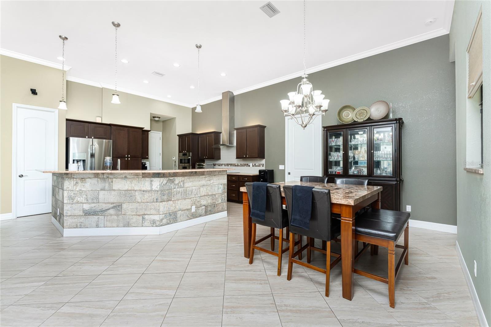 Image 13 of 72 For 174 Rotonda Boulevard E