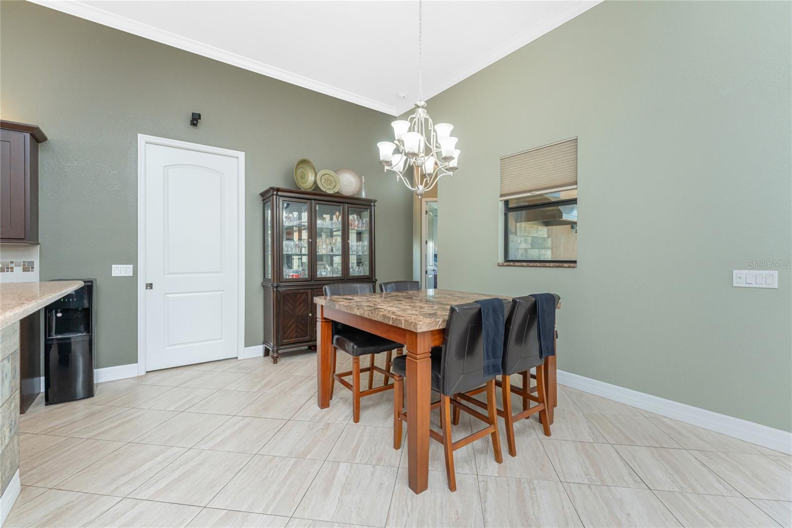 Image 14 of 72 For 174 Rotonda Boulevard E