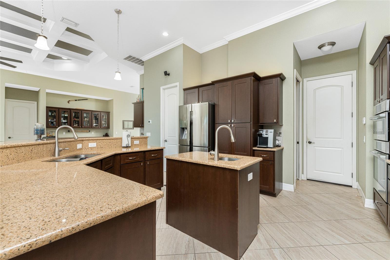 Image 16 of 72 For 174 Rotonda Boulevard E