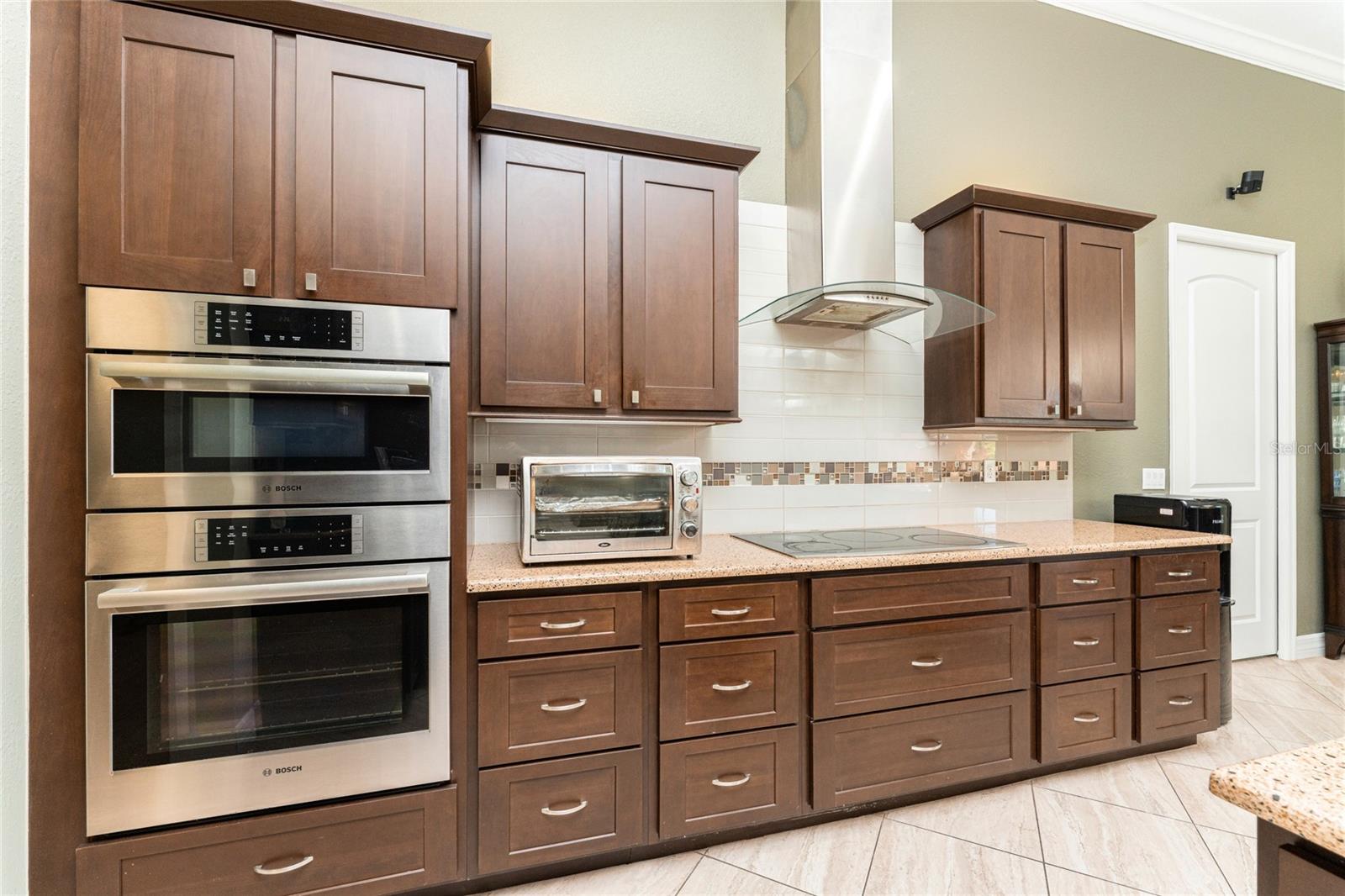 Image 18 of 72 For 174 Rotonda Boulevard E