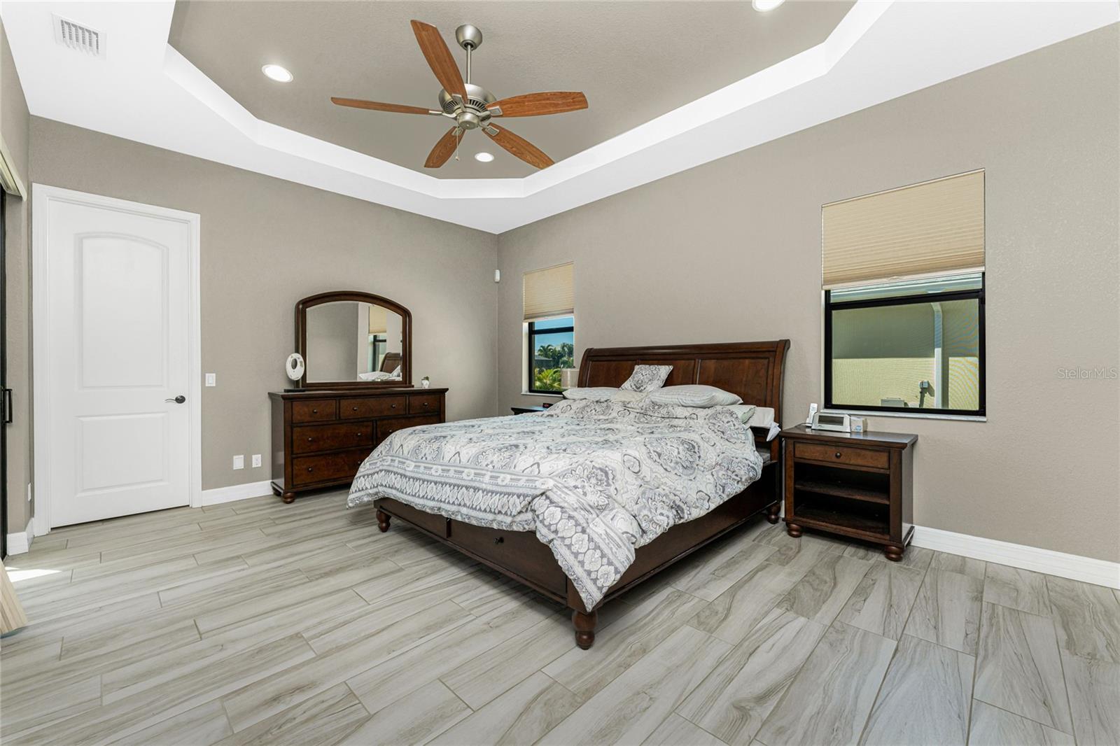 Image 21 of 72 For 174 Rotonda Boulevard E