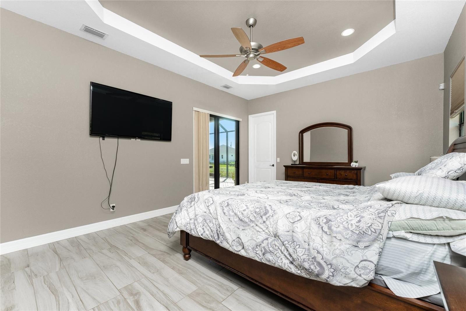 Image 22 of 72 For 174 Rotonda Boulevard E