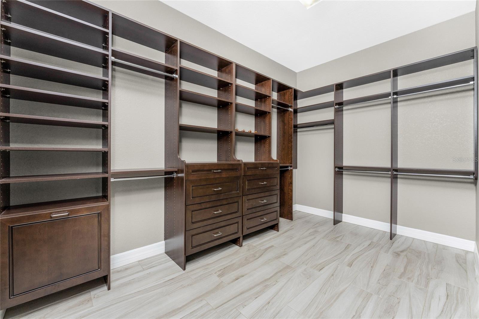 Image 23 of 72 For 174 Rotonda Boulevard E