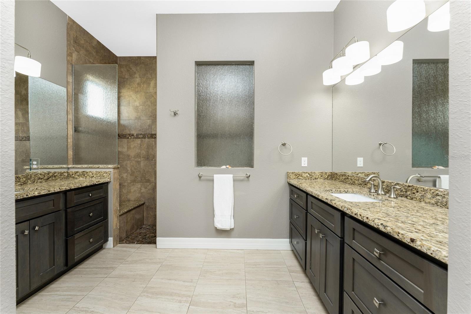 Image 24 of 72 For 174 Rotonda Boulevard E