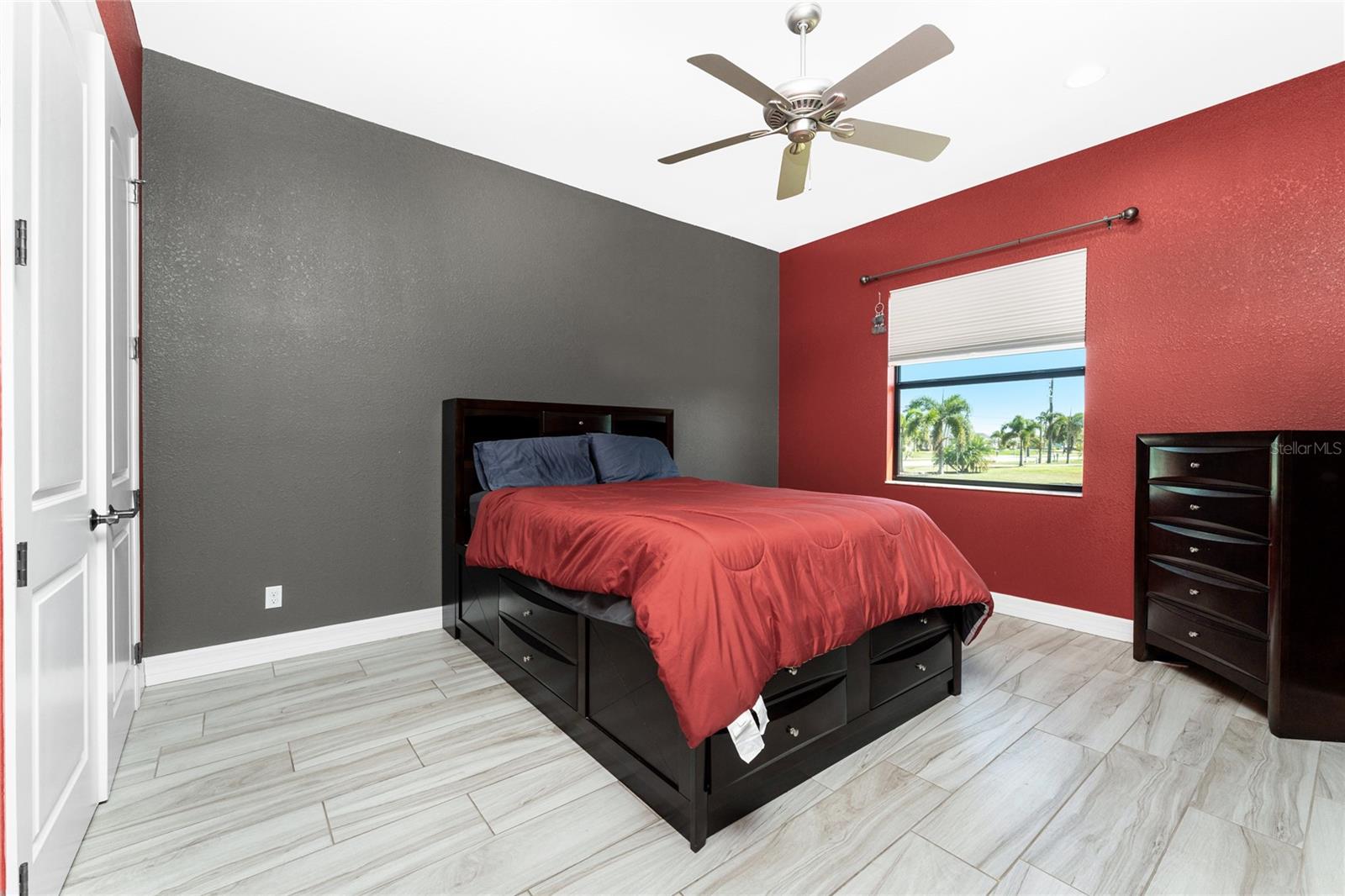 Image 27 of 72 For 174 Rotonda Boulevard E