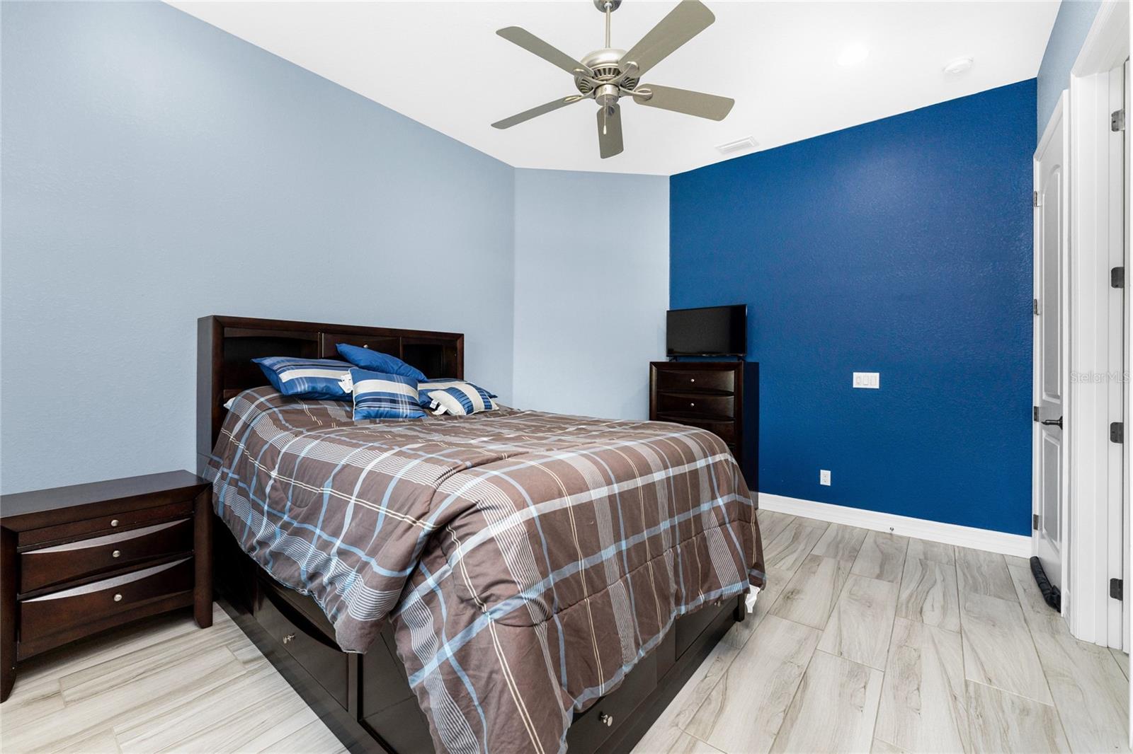 Image 32 of 72 For 174 Rotonda Boulevard E