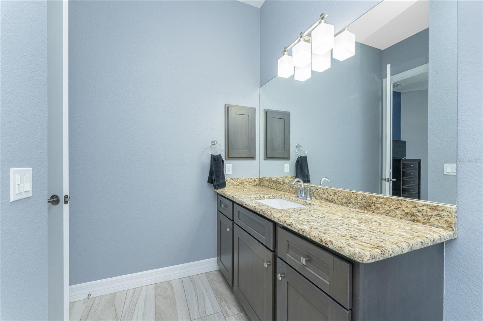 Image 35 of 72 For 174 Rotonda Boulevard E