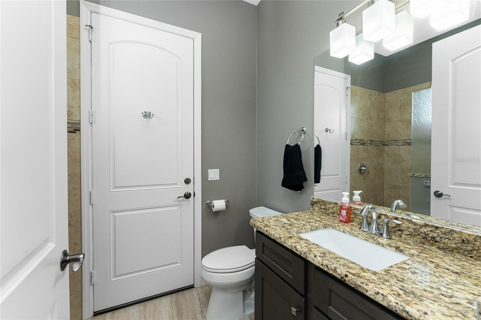 Image 39 of 72 For 174 Rotonda Boulevard E