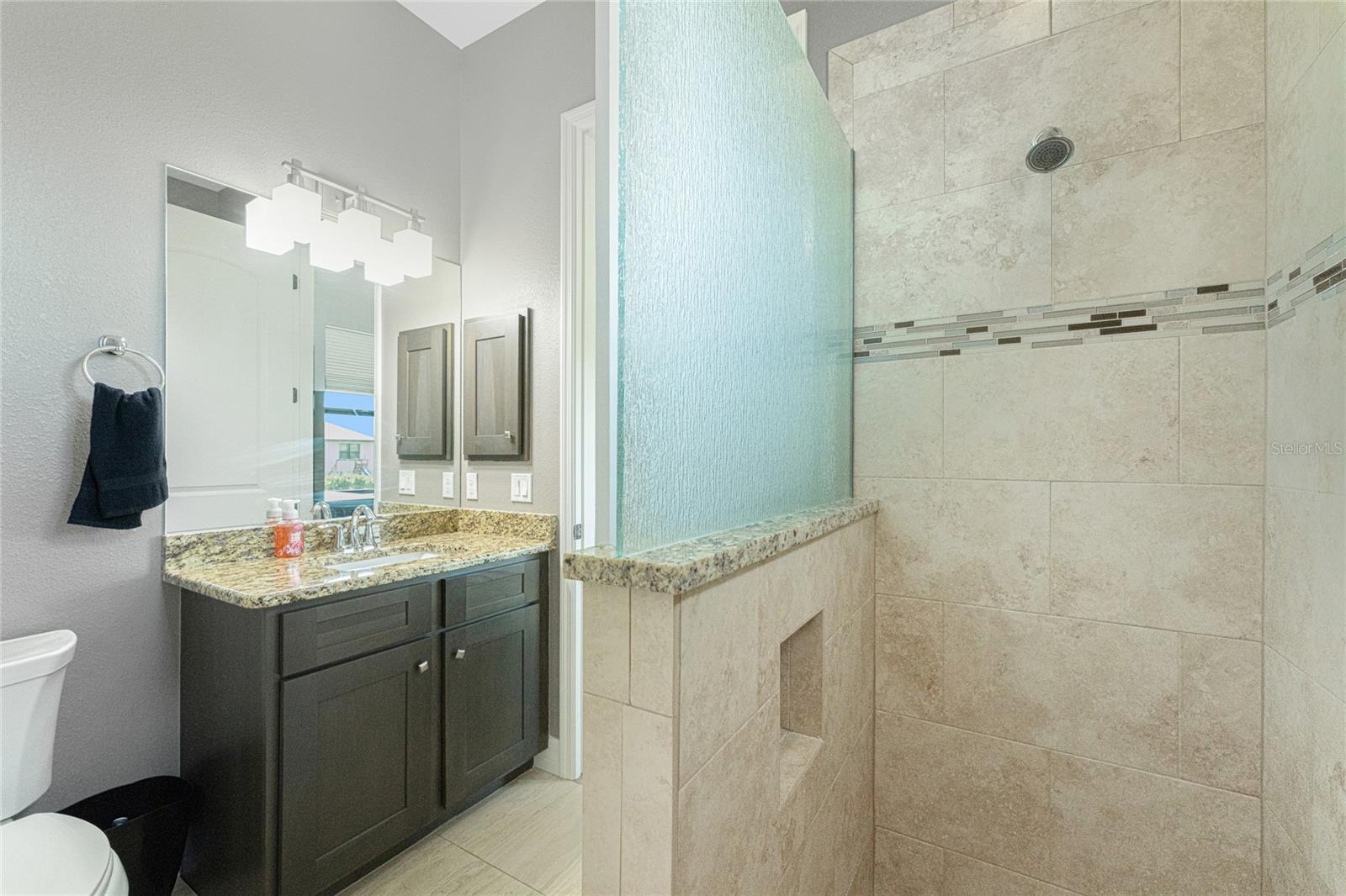 Image 40 of 72 For 174 Rotonda Boulevard E