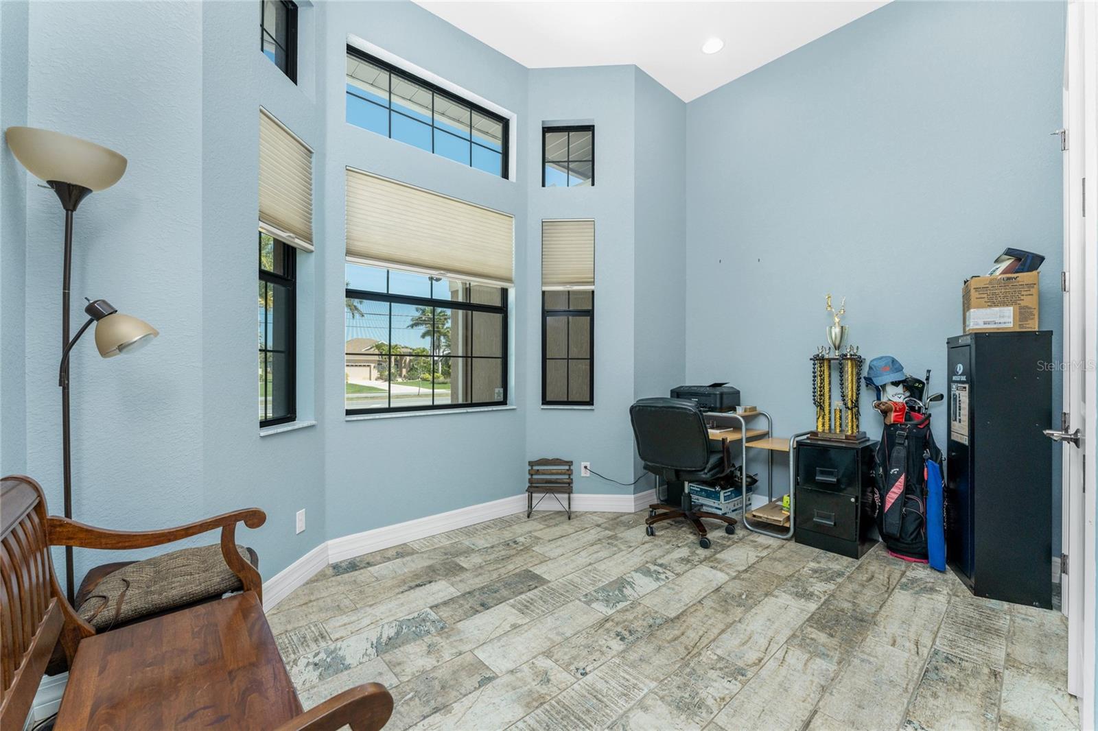 Image 41 of 72 For 174 Rotonda Boulevard E