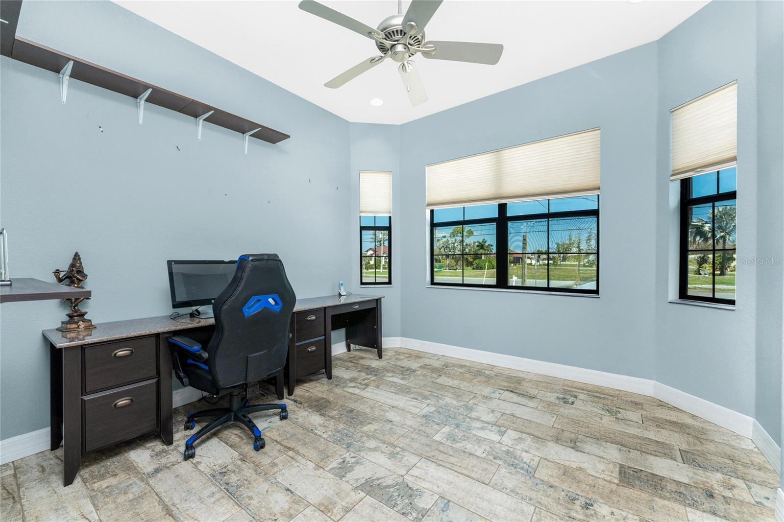 Image 43 of 72 For 174 Rotonda Boulevard E