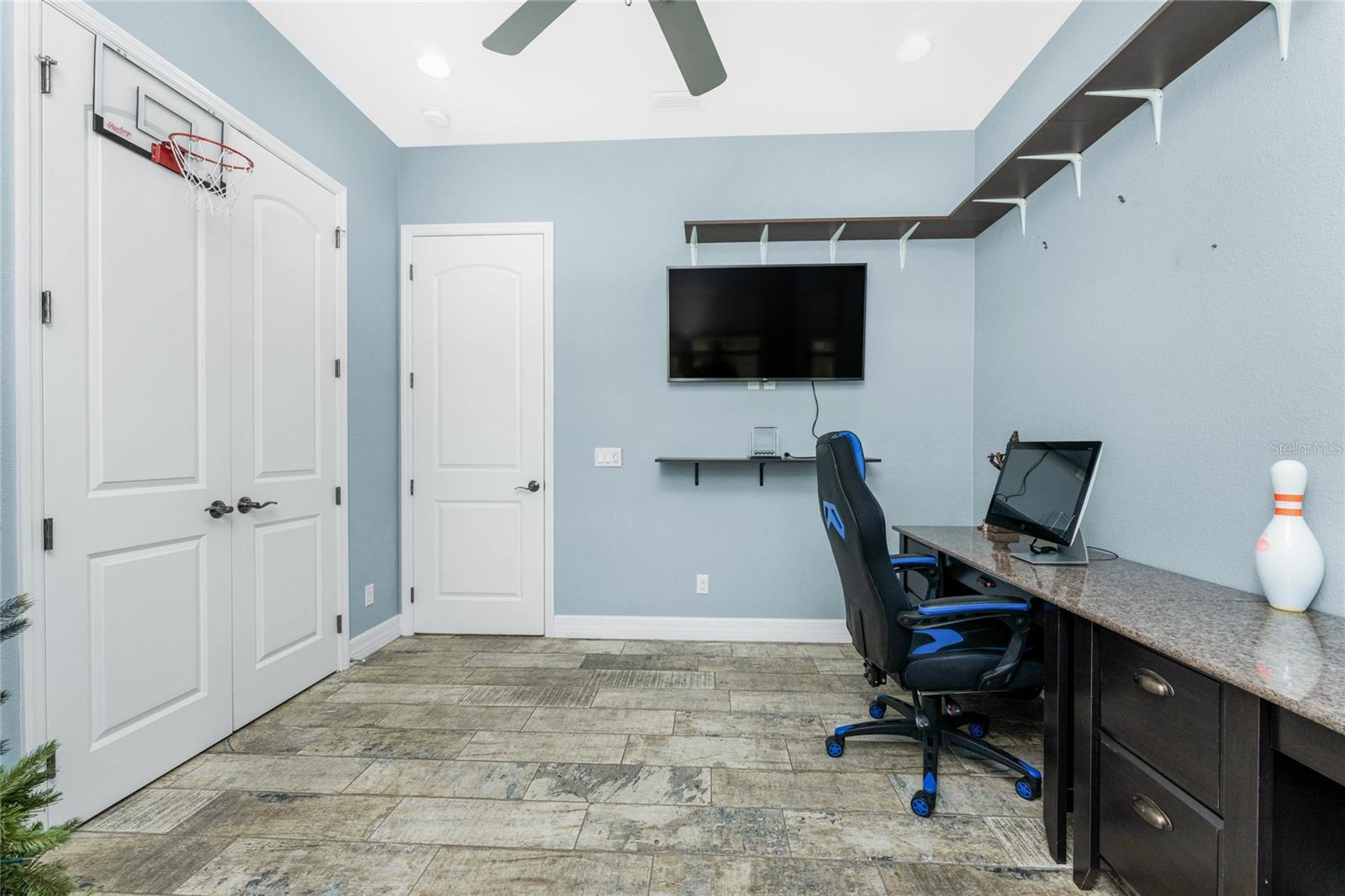 Image 44 of 72 For 174 Rotonda Boulevard E