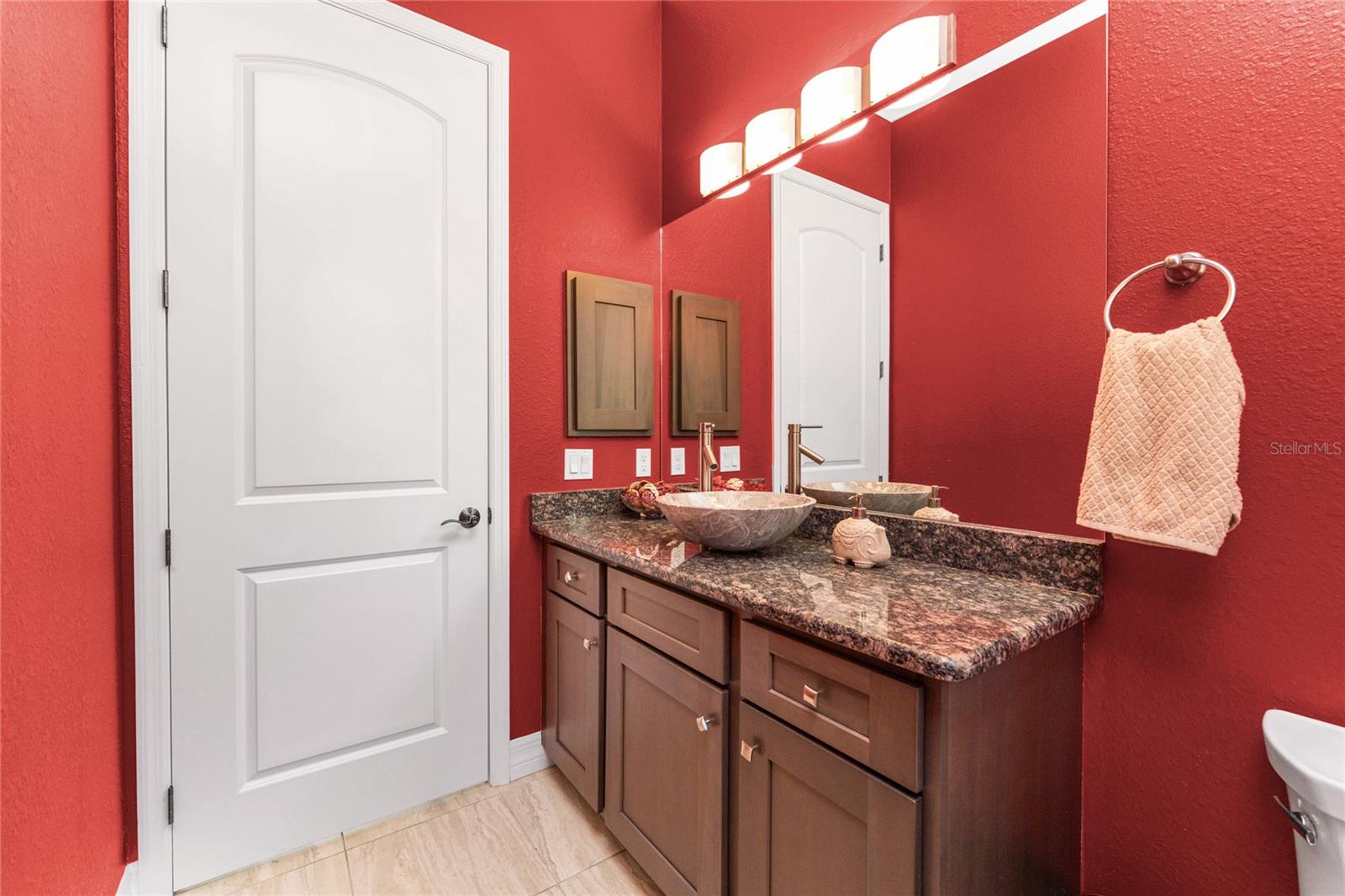 Image 46 of 72 For 174 Rotonda Boulevard E