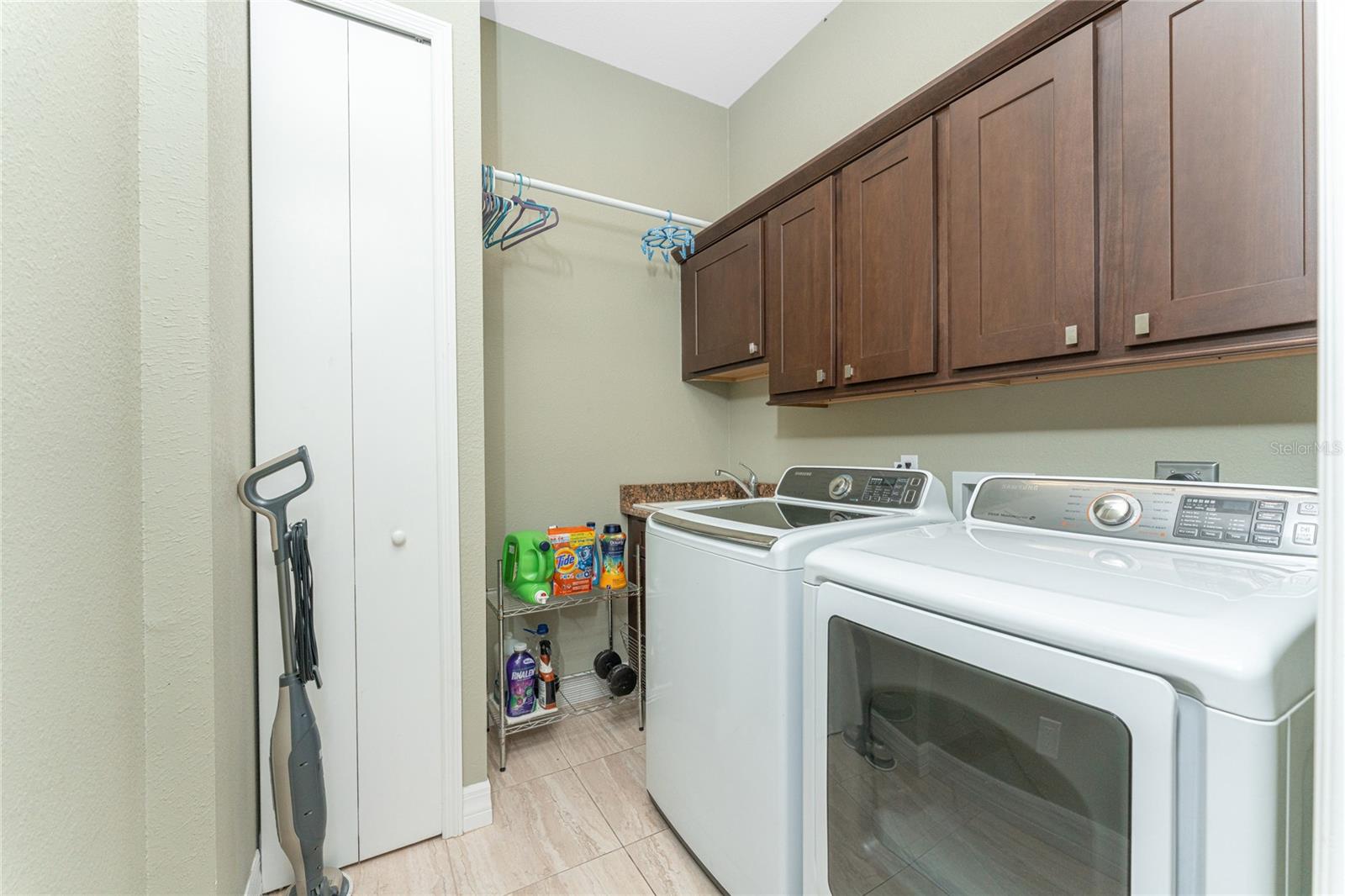 Image 47 of 72 For 174 Rotonda Boulevard E