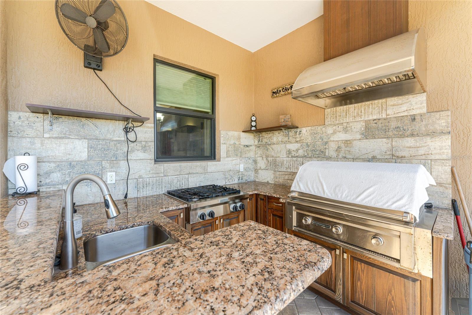 Image 51 of 72 For 174 Rotonda Boulevard E