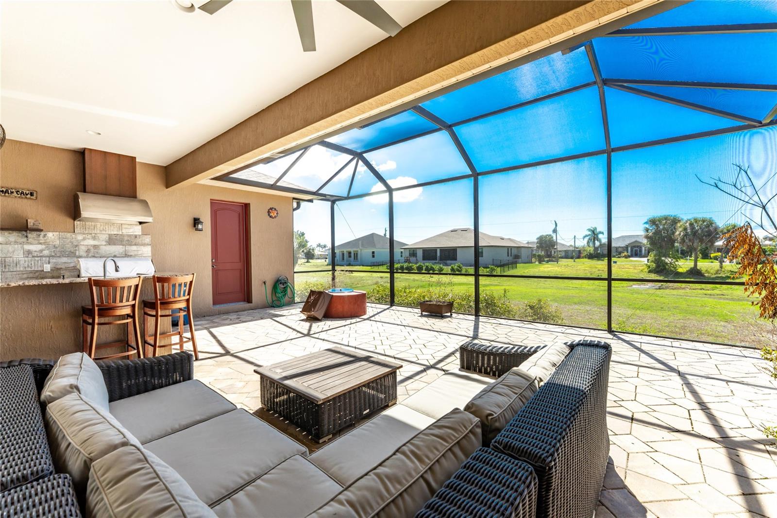 Image 57 of 72 For 174 Rotonda Boulevard E