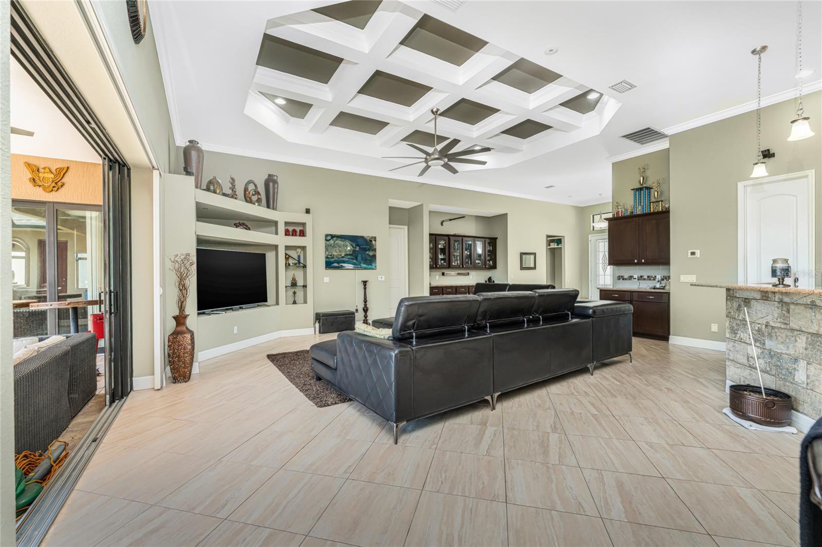 Image 8 of 72 For 174 Rotonda Boulevard E