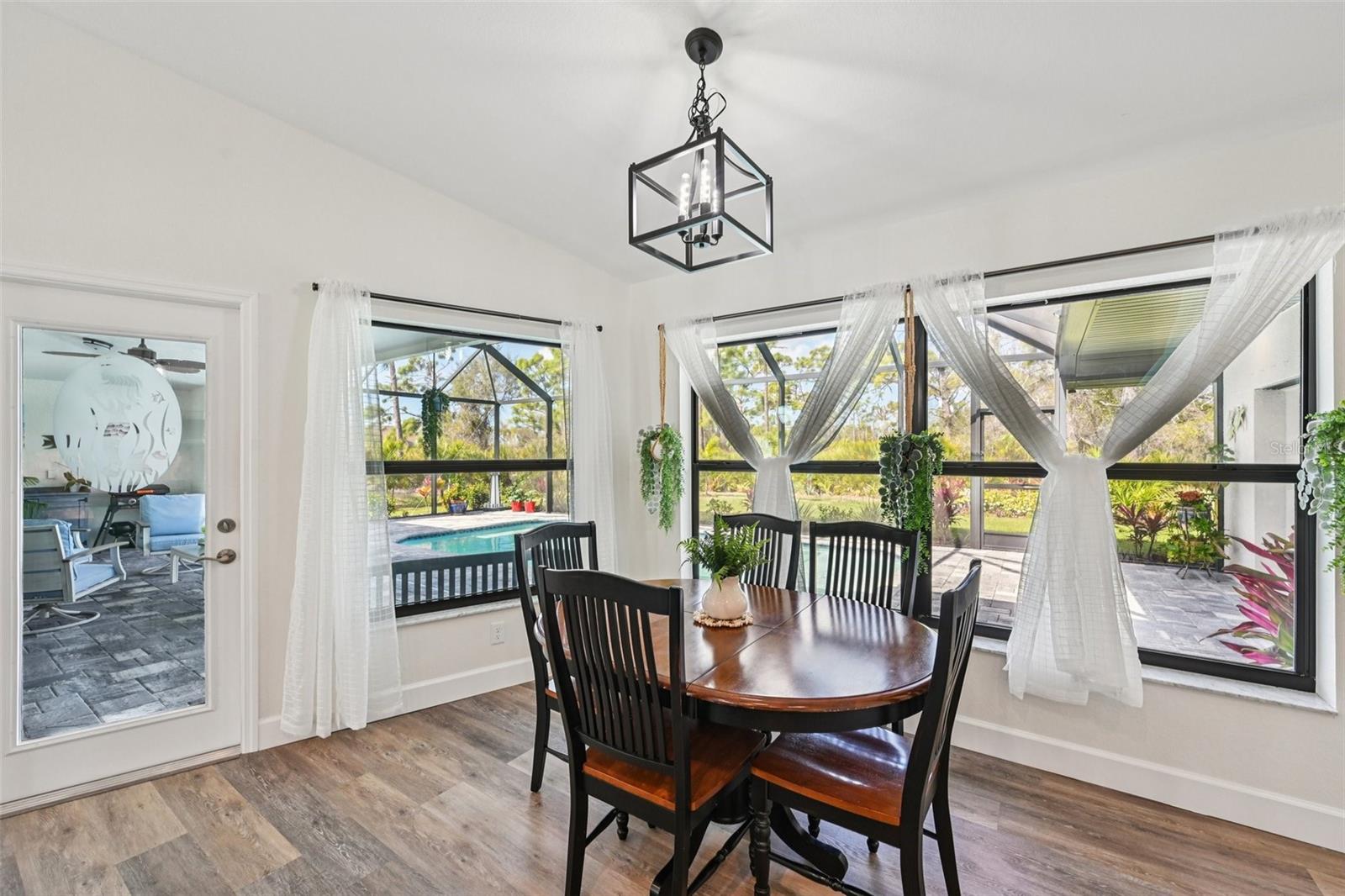 Image 6 of 52 For 34 Medalist Way