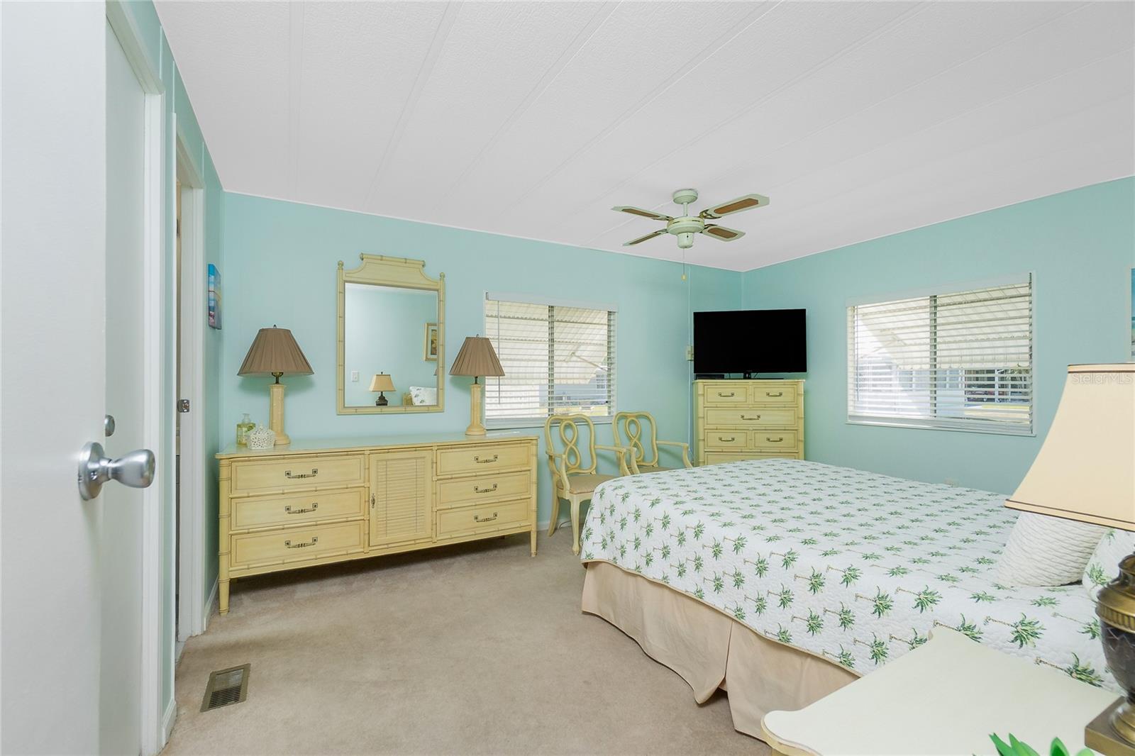 Image 18 of 36 For 532 Walnut Circle