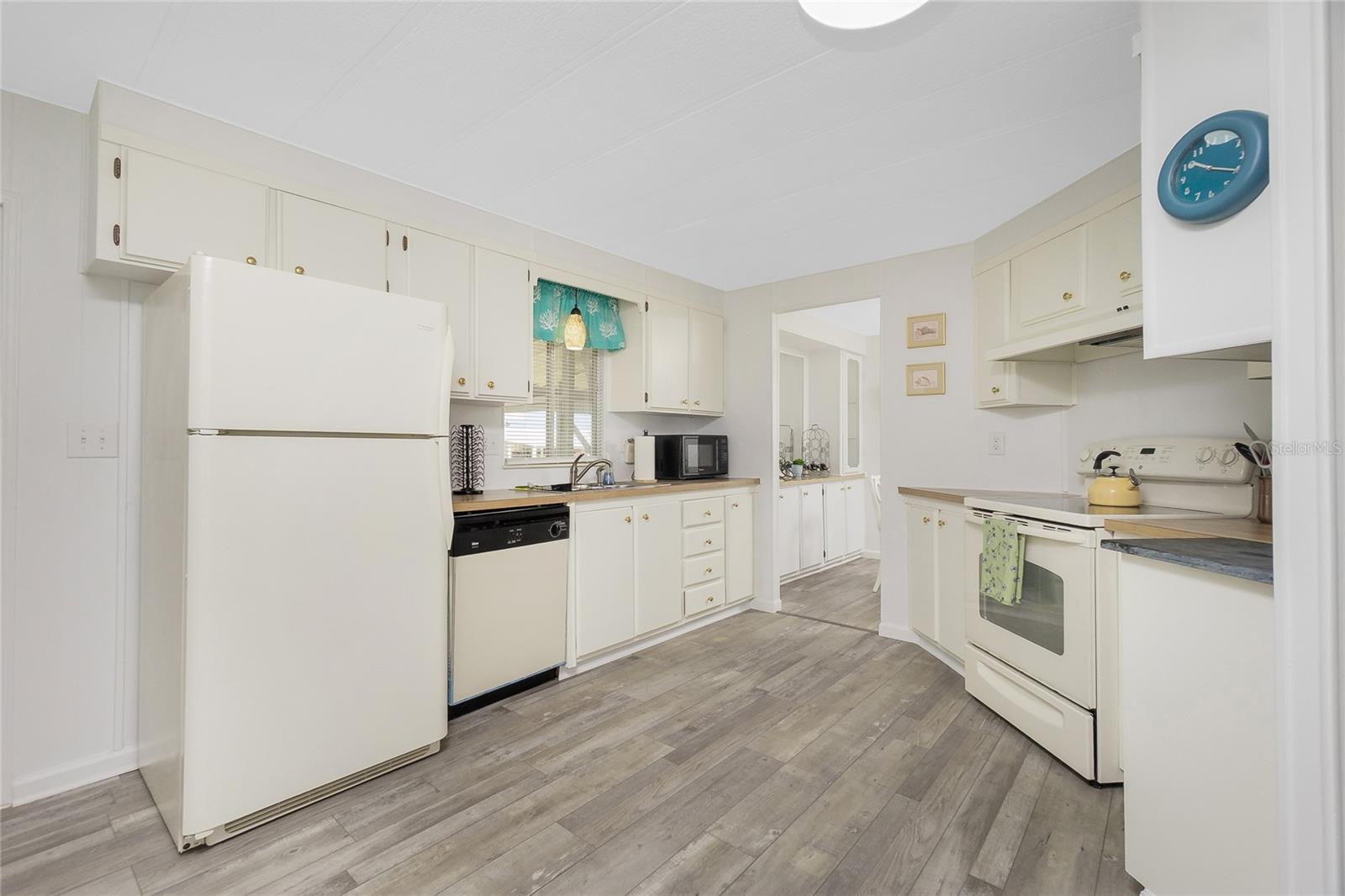 Image 4 of 36 For 532 Walnut Circle