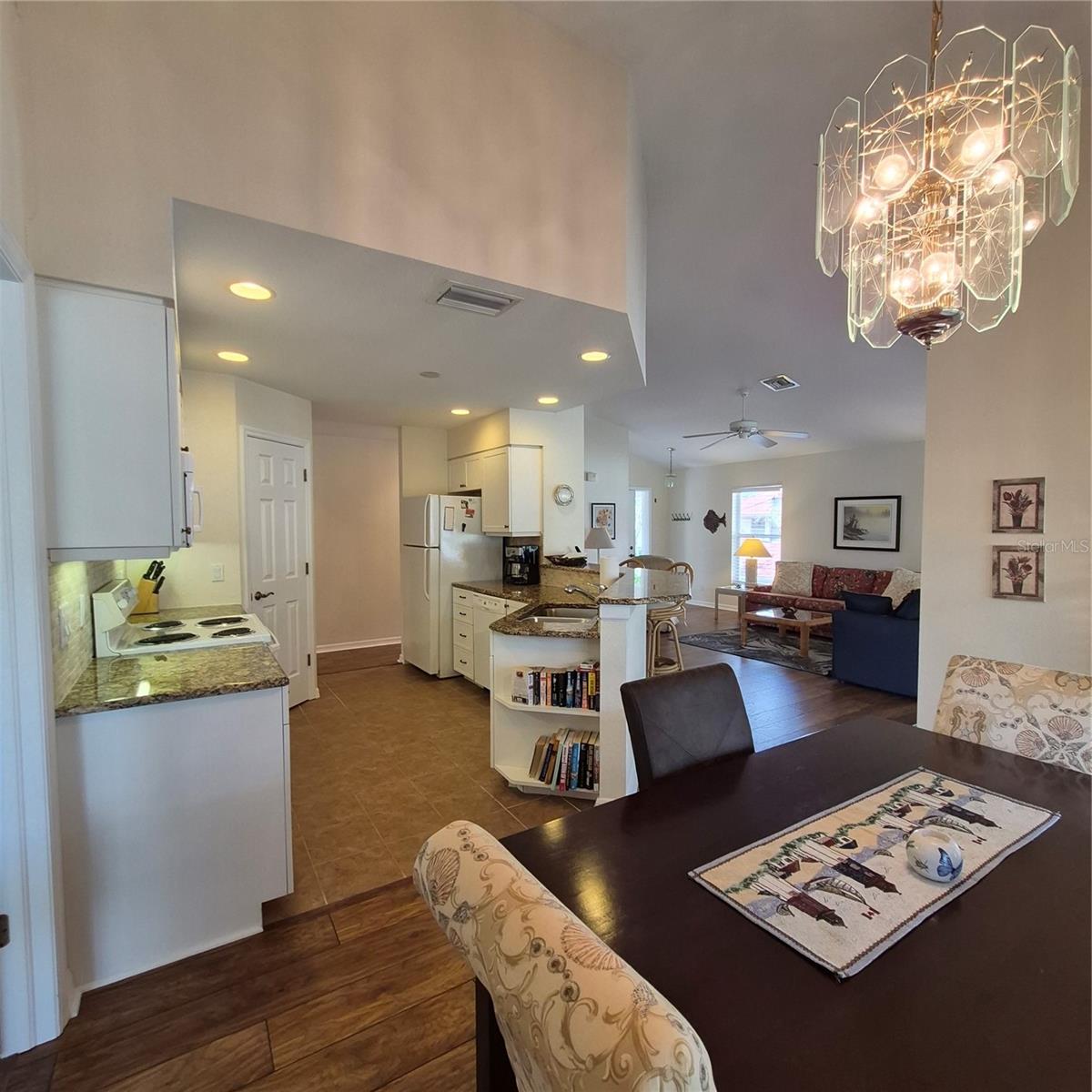 Image 14 of 87 For 14016 Willow Glen Court 212