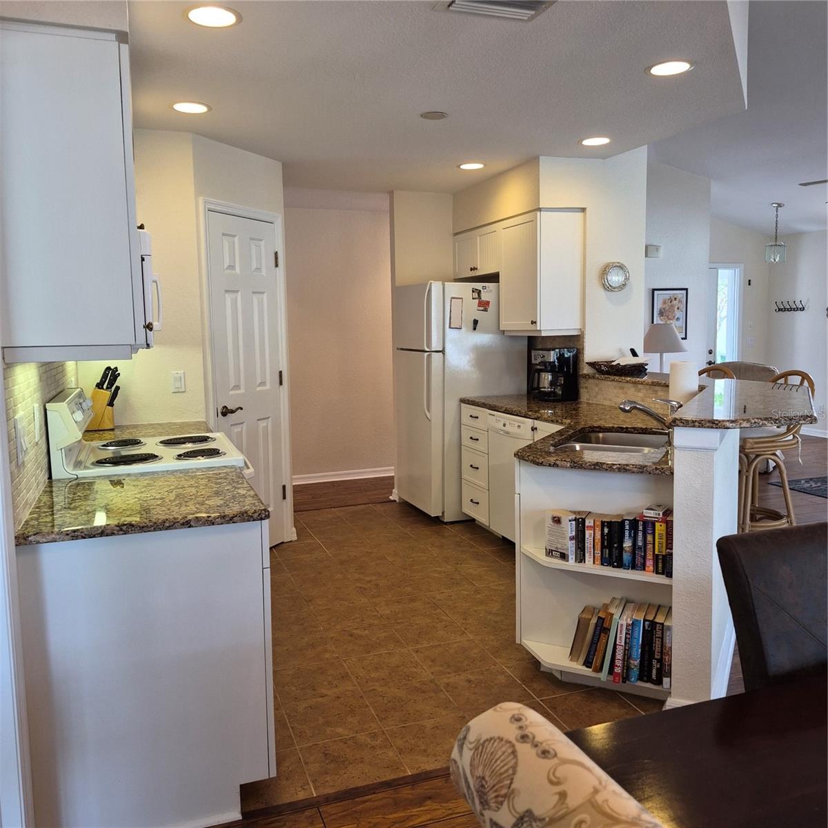 Image 15 of 87 For 14016 Willow Glen Court 212