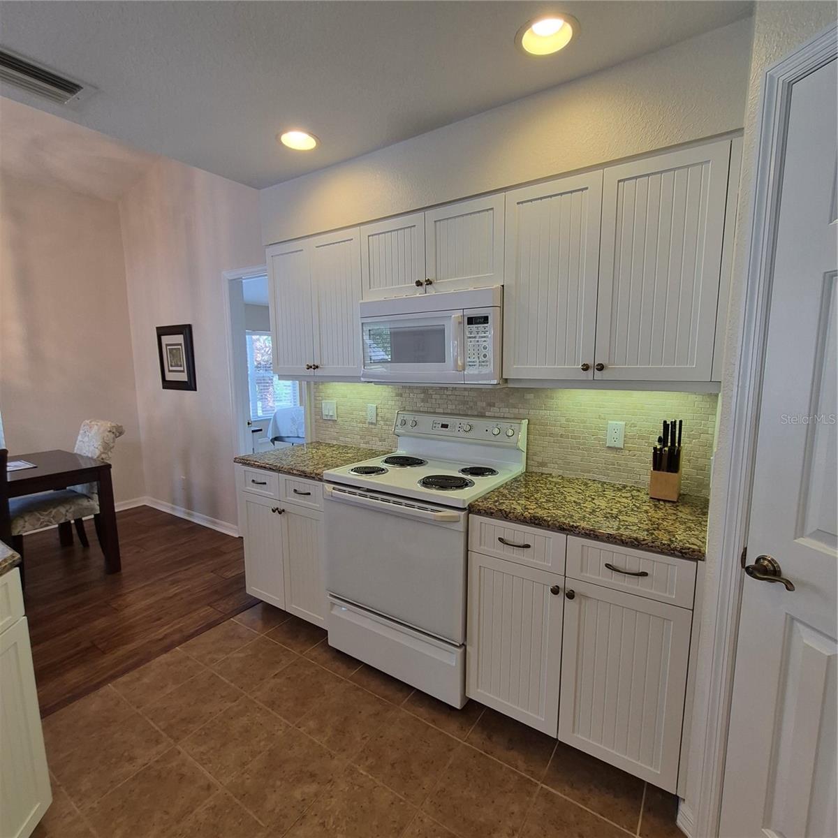 Image 17 of 87 For 14016 Willow Glen Court 212