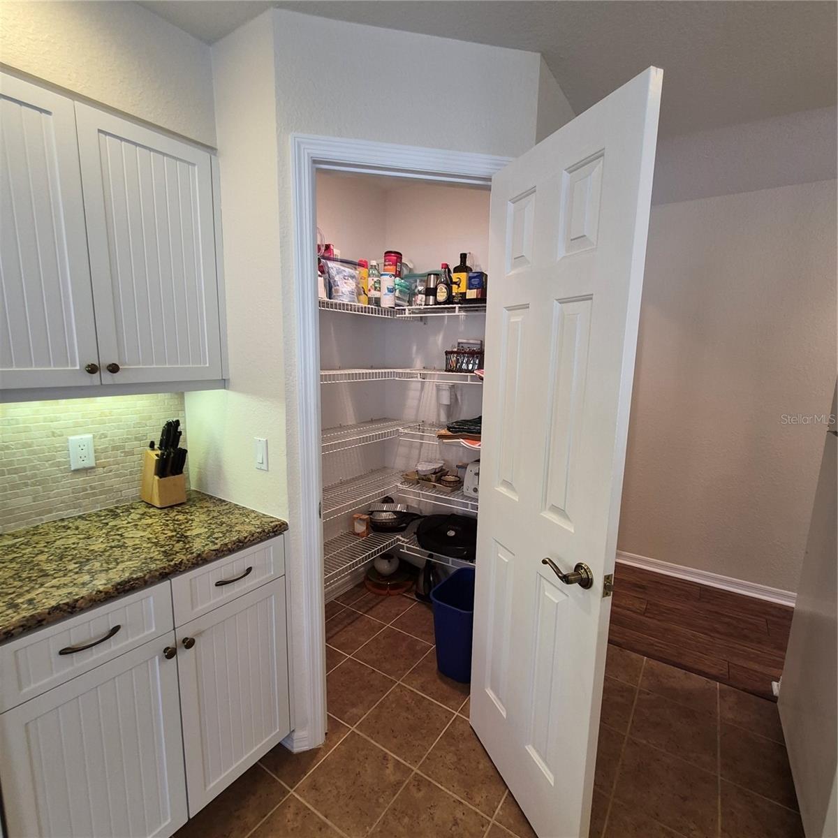 Image 21 of 87 For 14016 Willow Glen Court 212