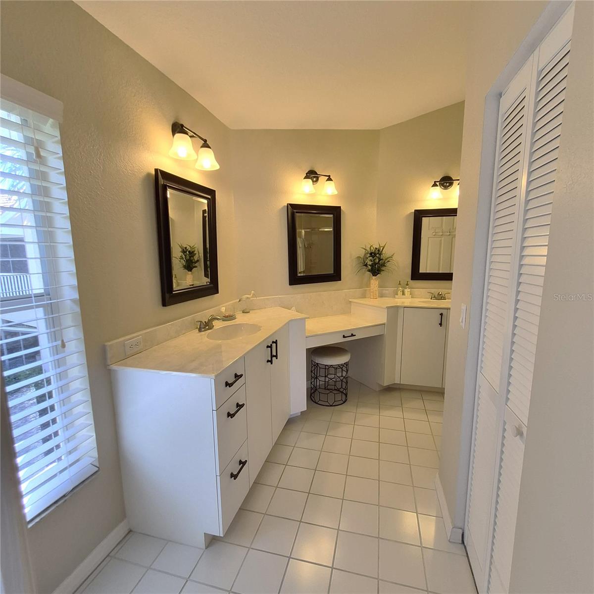 Image 30 of 87 For 14016 Willow Glen Court 212