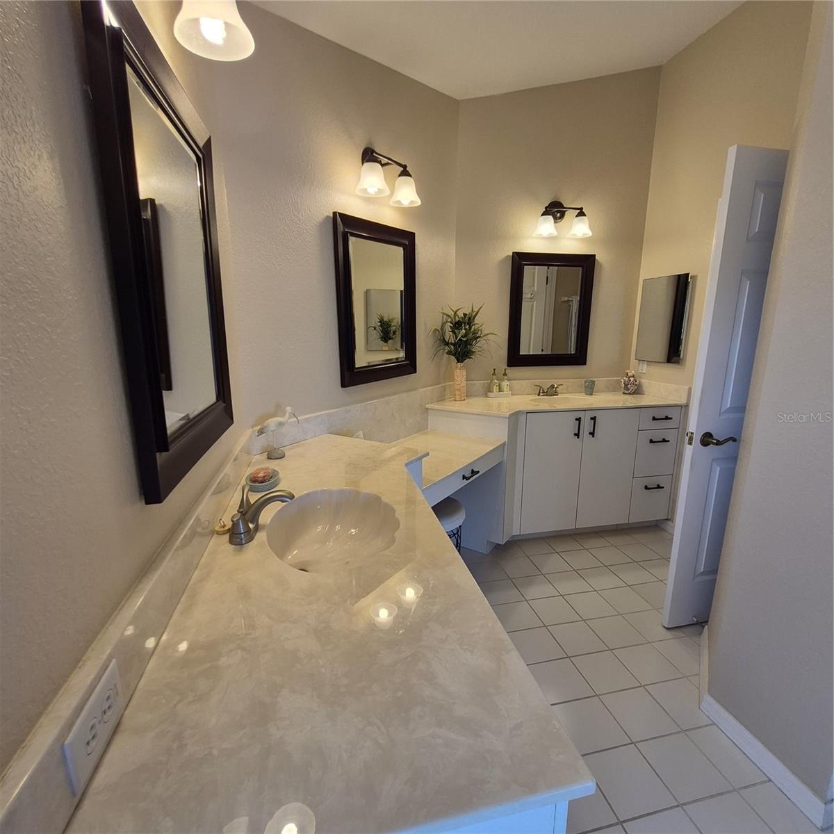 Image 31 of 87 For 14016 Willow Glen Court 212