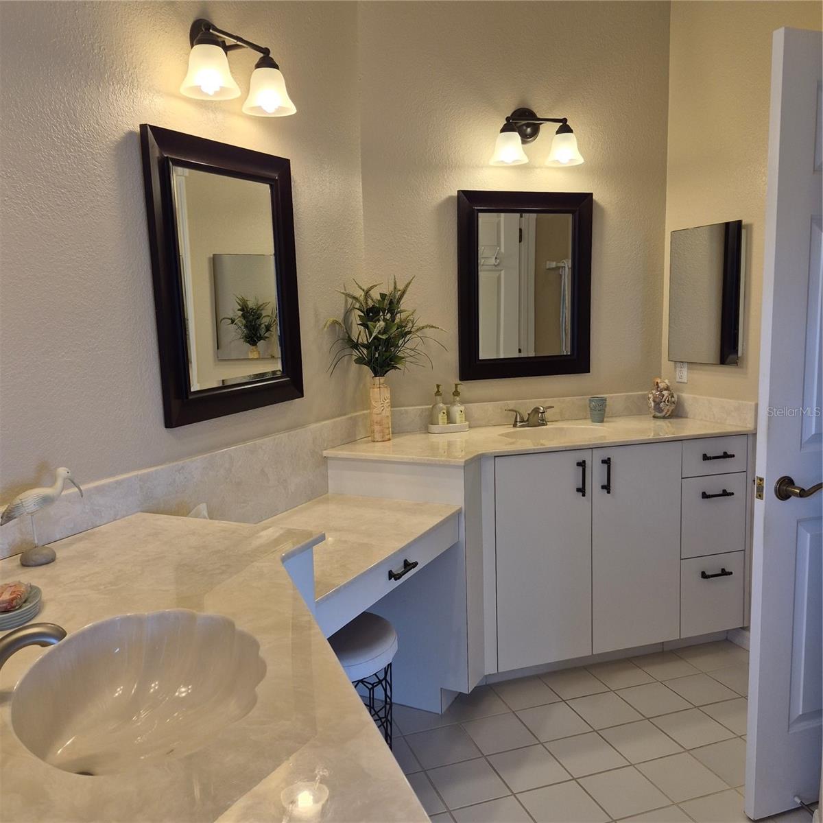 Image 32 of 87 For 14016 Willow Glen Court 212