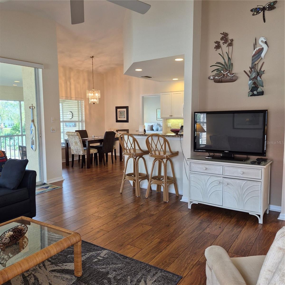 Image 9 of 87 For 14016 Willow Glen Court 212