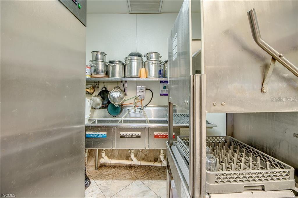 Image 18 of 31 For 2414 Tamiami Trail C