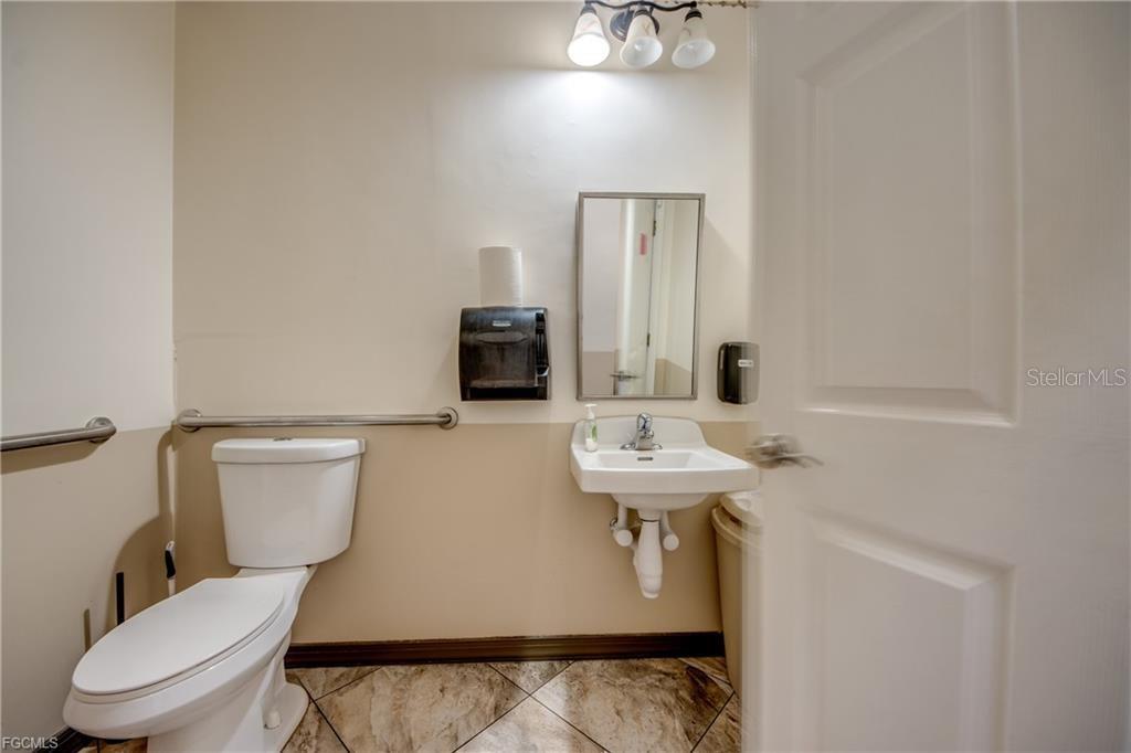 Image 22 of 31 For 2414 Tamiami Trail C