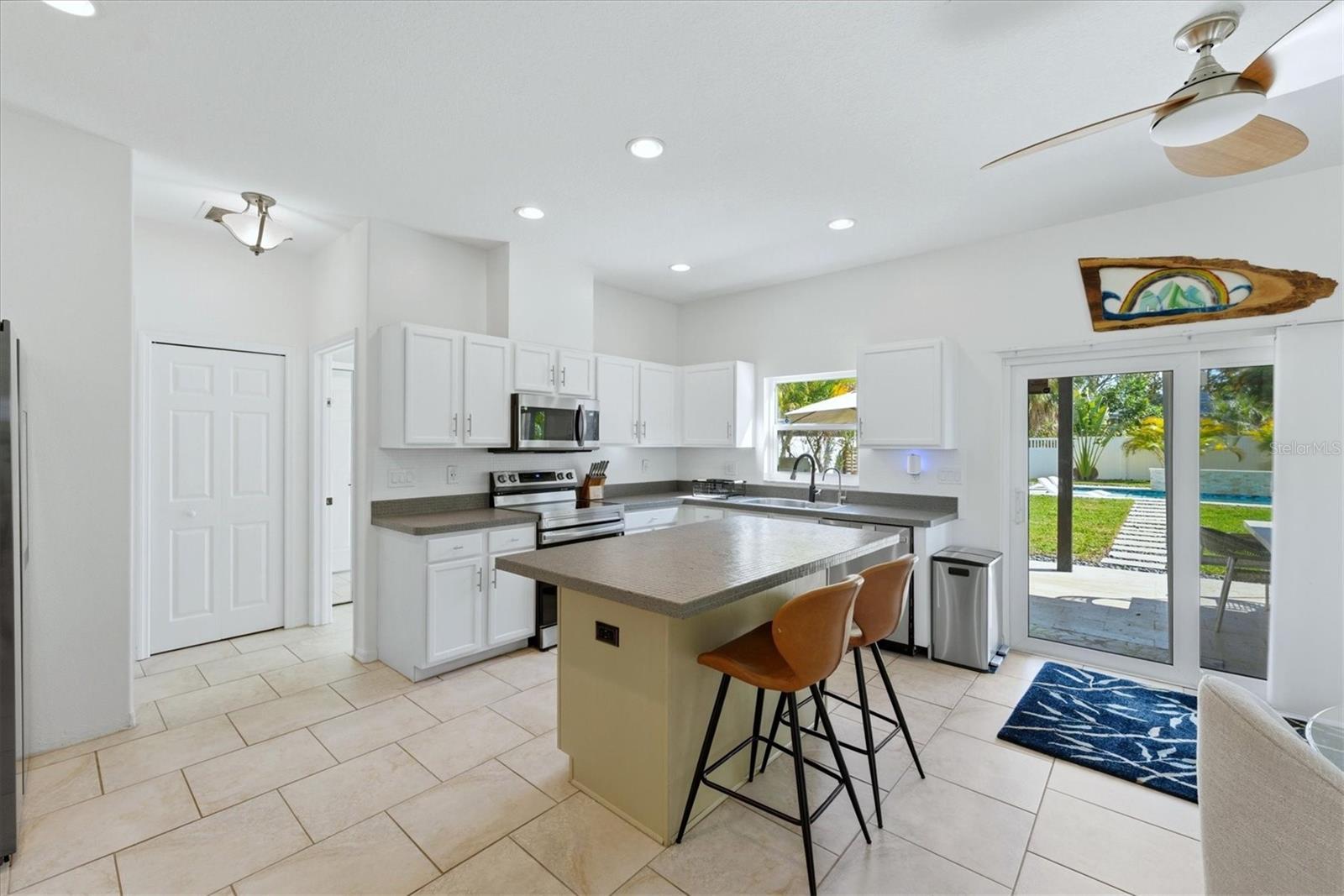 Image 14 of 53 For 236 15th Avenue Se