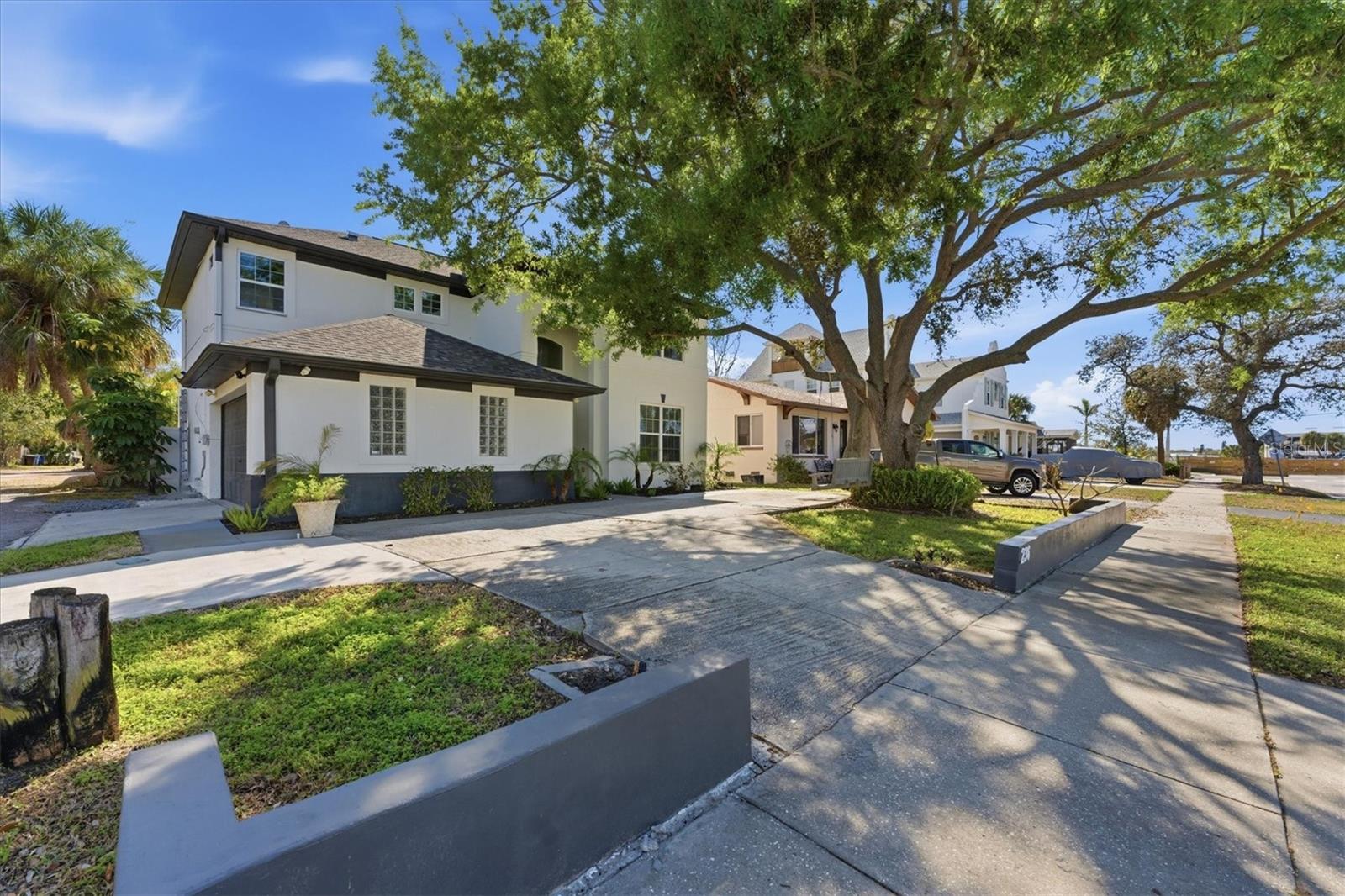 Image 2 of 53 For 236 15th Avenue Se